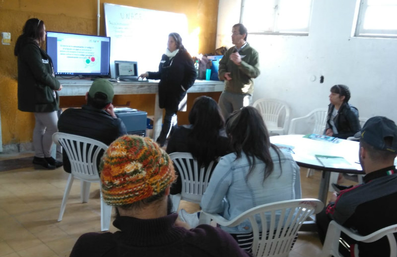 Salón y participantes