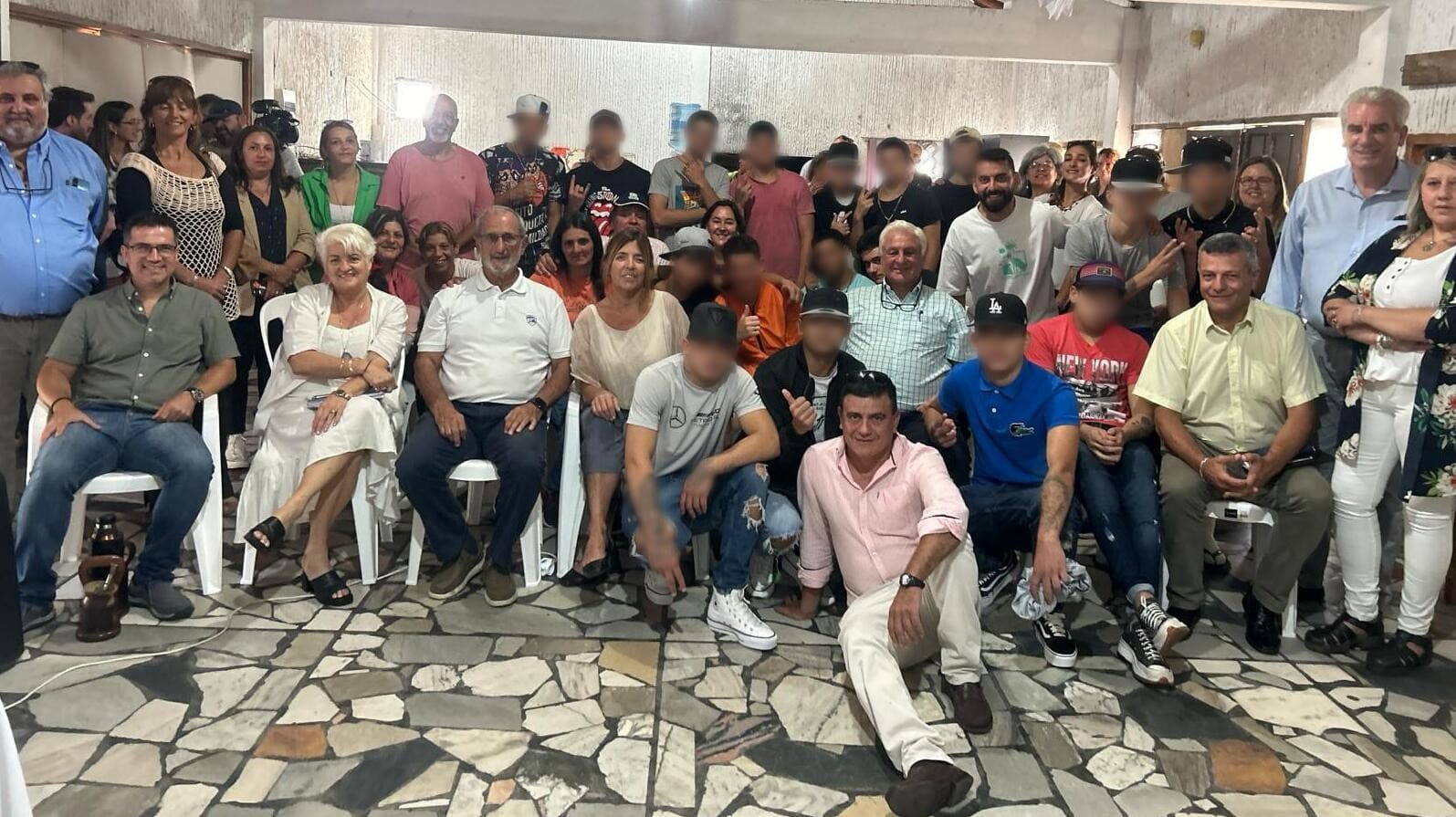 Jóvenes, autoridades y ponentes