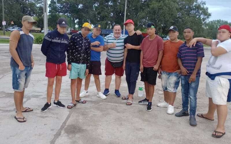 Jóvenes en el camping
