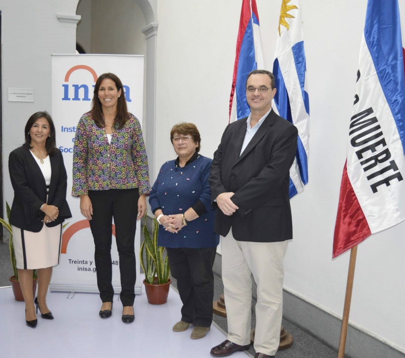 Nueva directora y autoridades