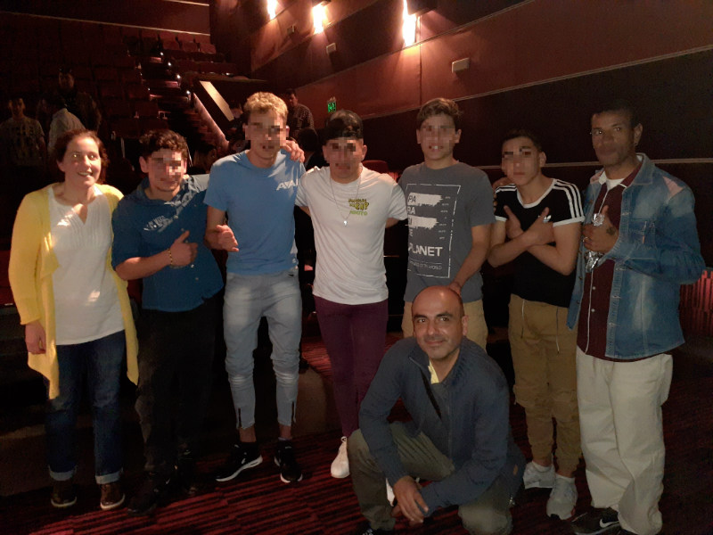 Adolescentes en una sala de Moviecenter