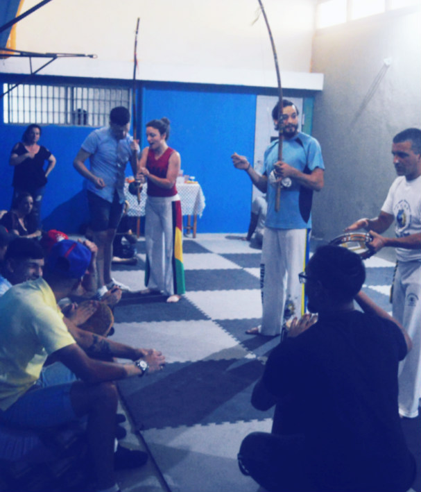 Instructores de Capoeira enseñando