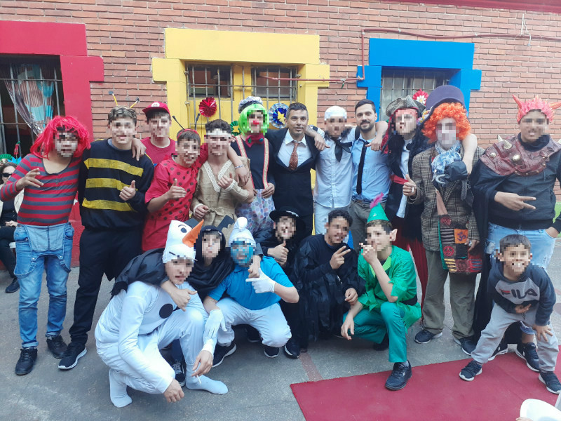 Adolescentes disfrazados