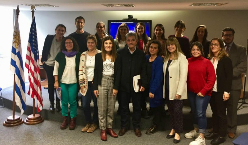 Grupo de la embajada de Estados Unidos y  Psic. Gabiela Fulco