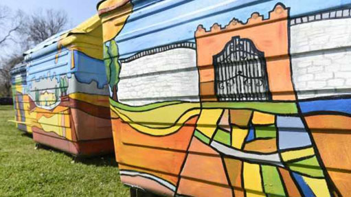Contenedores con mural pintado